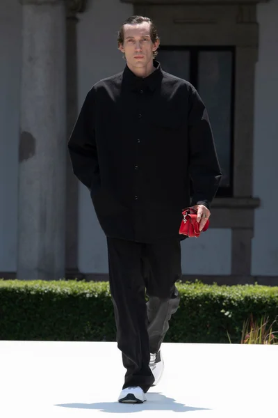 Look 37